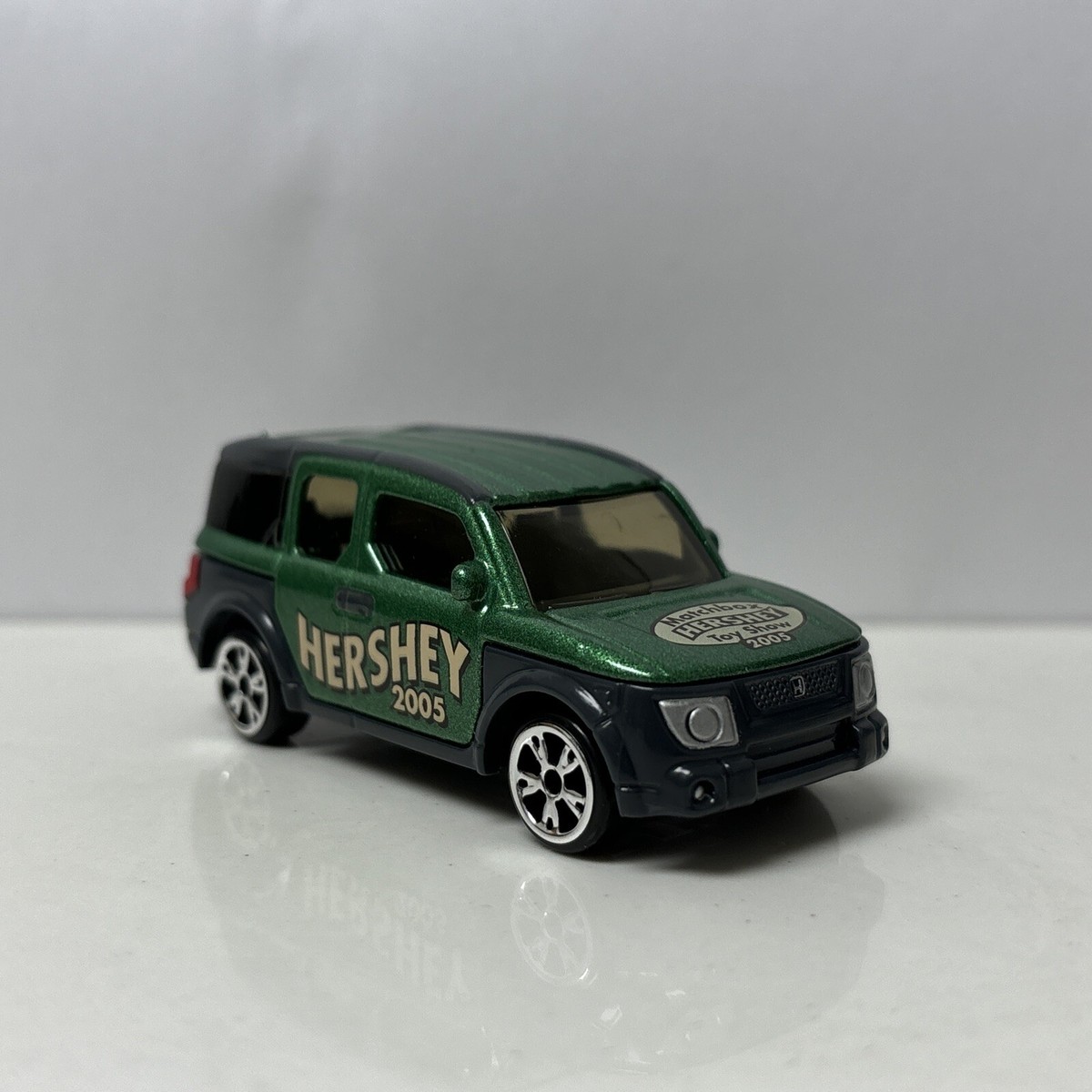 2003 03 Honda Element Collectible 1/64 Scale Diecast Diorama Model