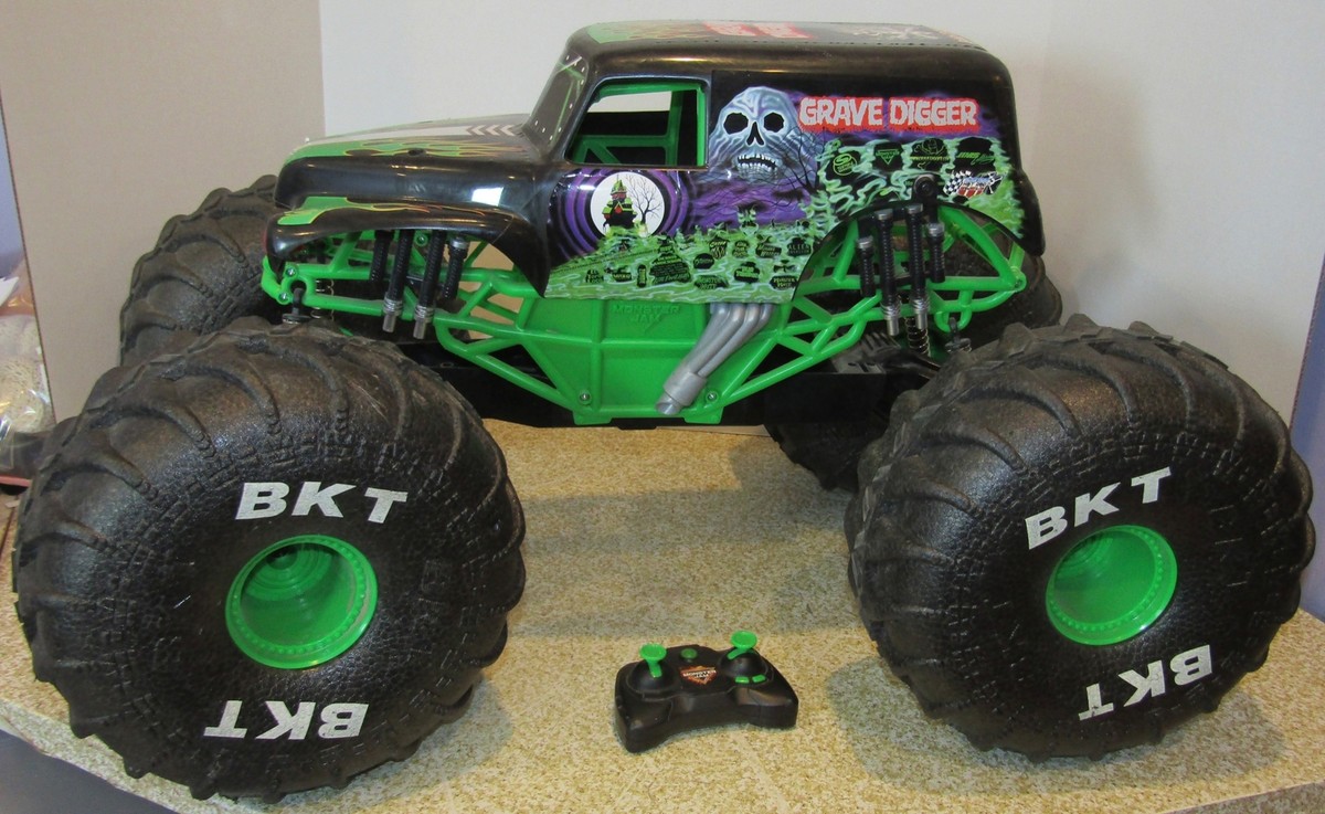 Spin Master Grave Digger Monster Truck Remote Control