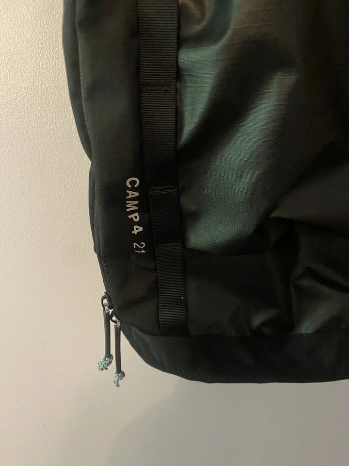 Mountain Hardwear Camp 4 21 L Hiking Backpack Daypack Waterproof Black / Blue - Image 2 of 4