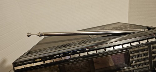 Magnavox D2999 PLL AM/FM Shortwave Receiver - Zdjęcie 7 z 11