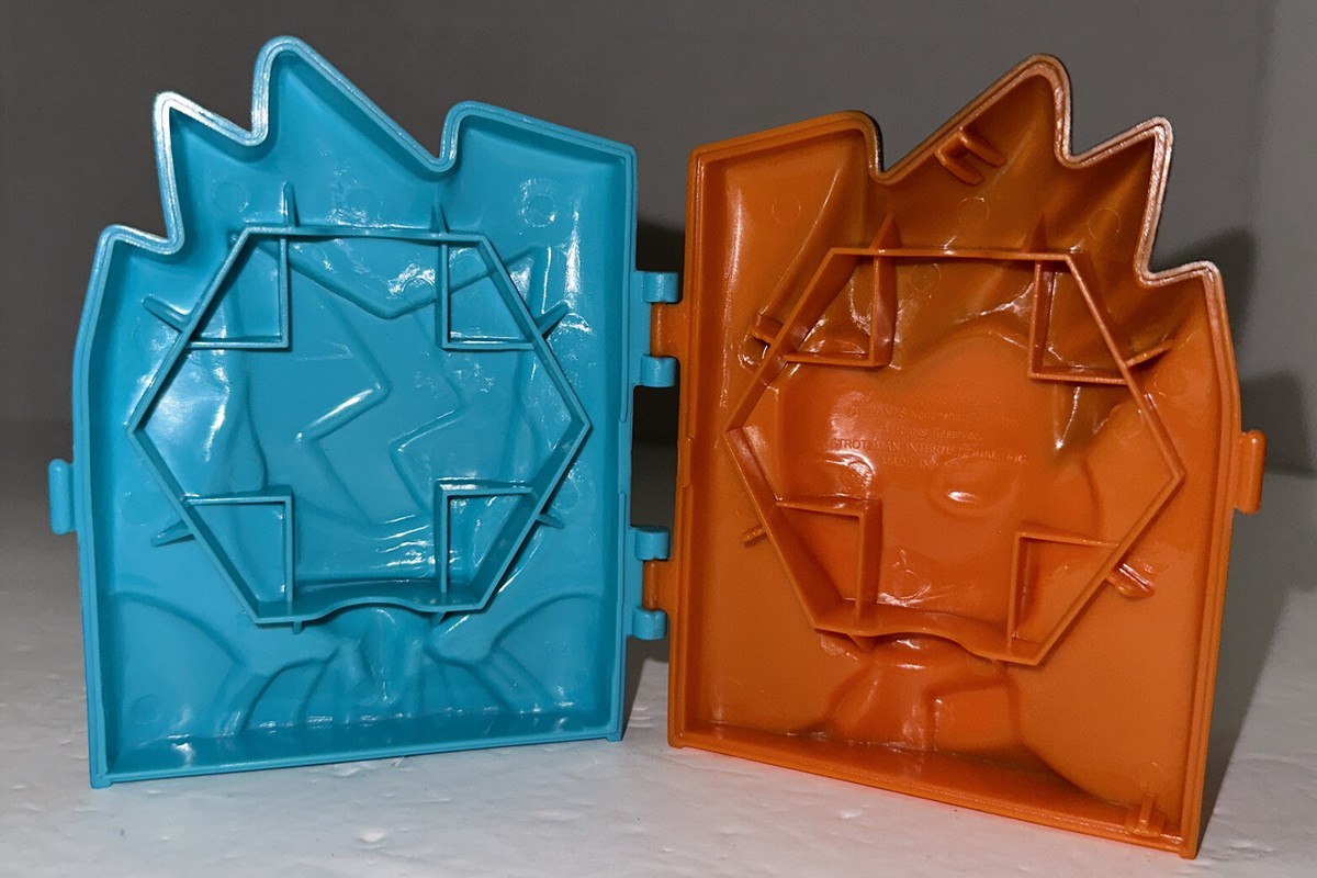 Medabots Spyke Cyandog Hinged Plastic Case Kodansha Strottman 1999