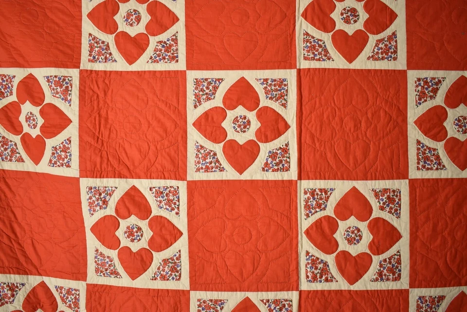 Большое винтажное антикварное лоскутное одеяло 40-х с аппликацией в виде красных и белых сердец ~яркое красное! - Изображение 2 из 4