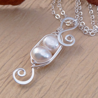 peapod mothers necklace