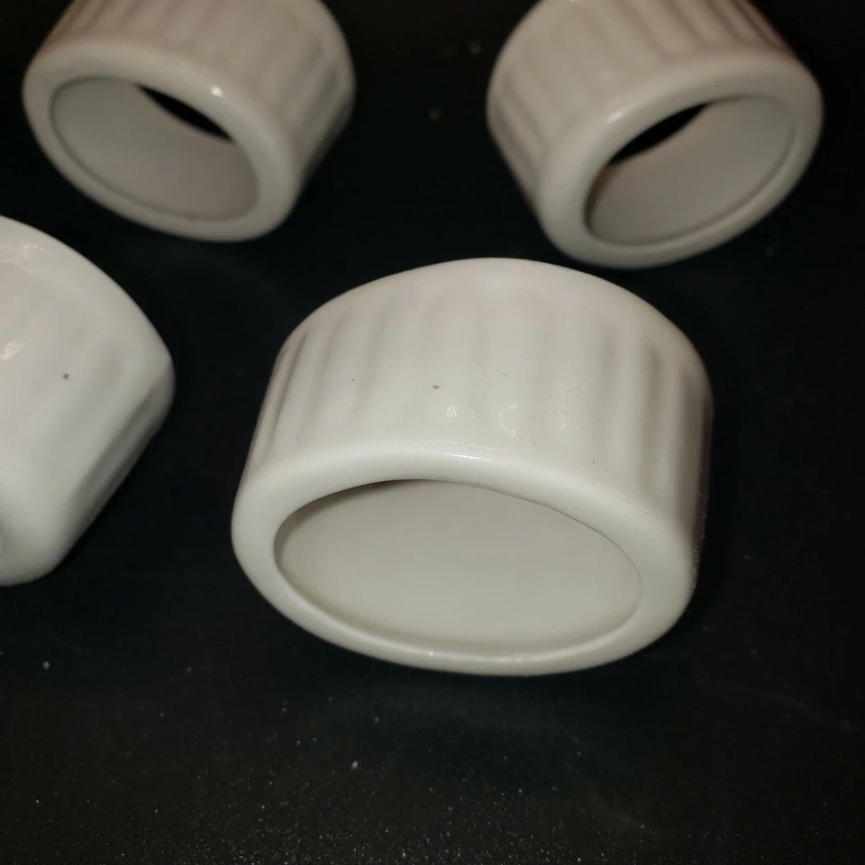 Juego de 6 servilleteros de cena Gibson de 2" elegantes blancos con forma ovalada acanalados Foto 2 de 4