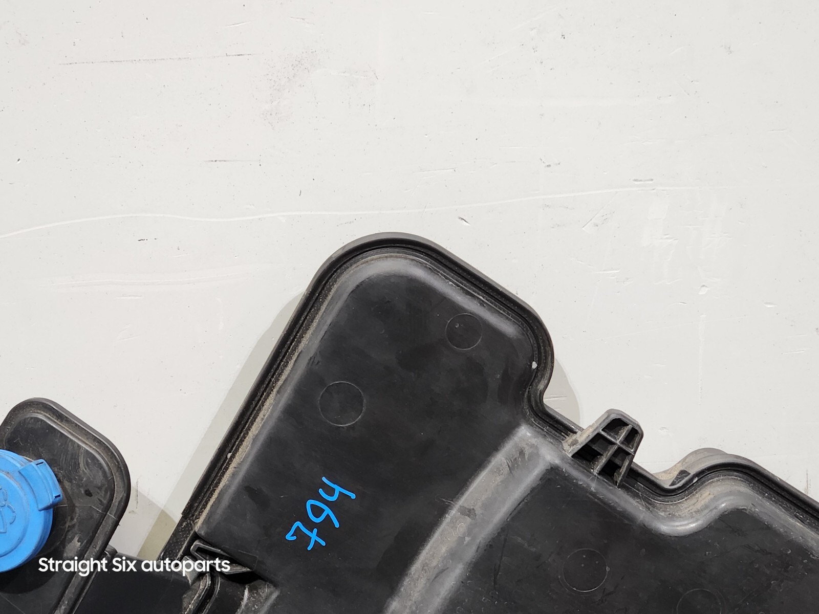 BMW M5 F90 G30 Windshield Washer Fluid Tank Reservoir 8071453 2018