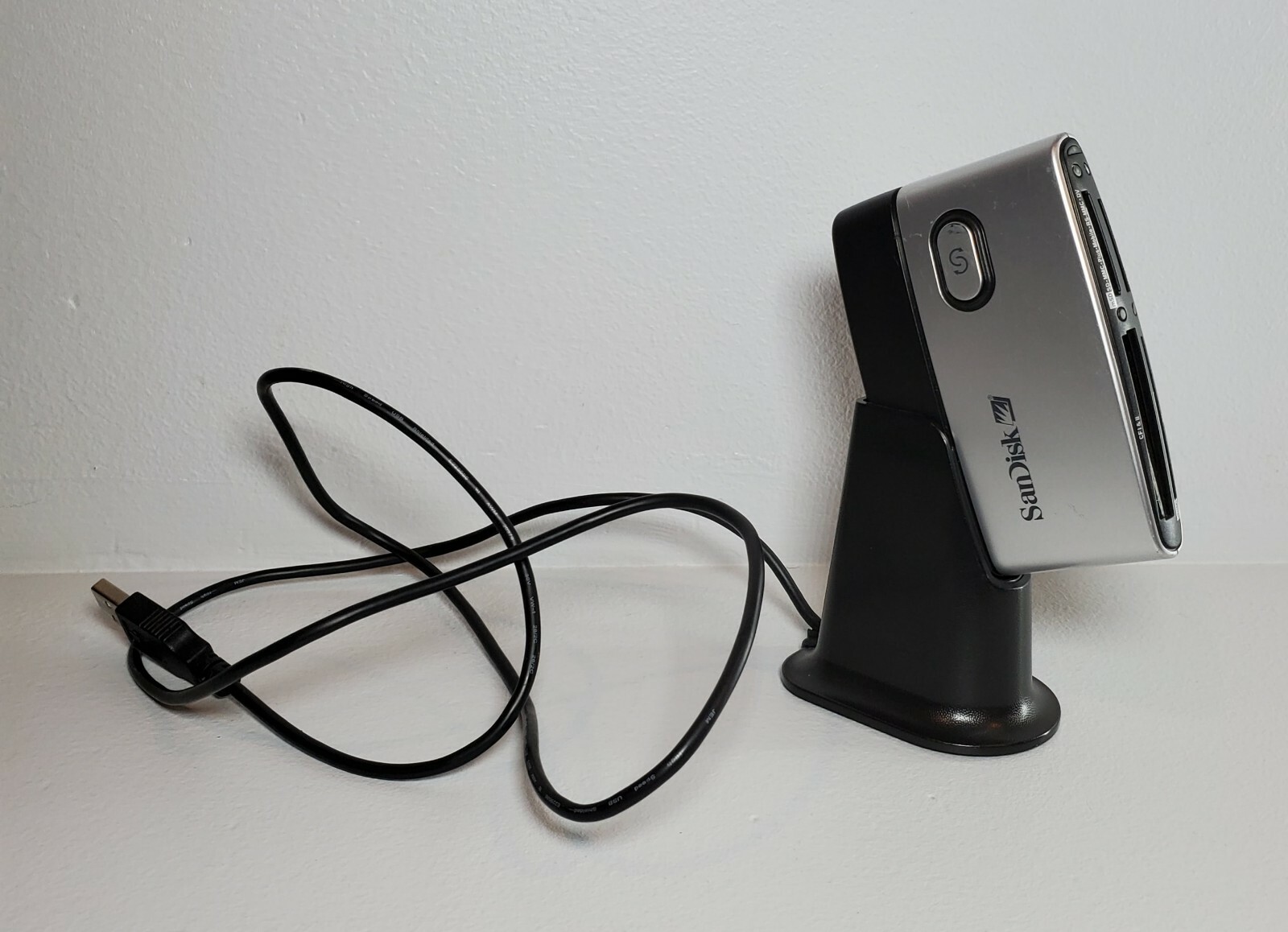 SanDisk ImageMate 12 in 1 Memory Card Reader with Stand