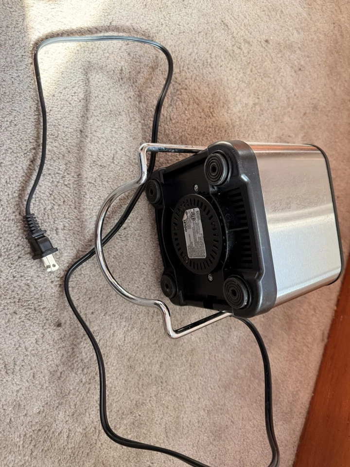 SOLO BASE Exprimidor de Extracción de Frutas Enteras Gourmia GJ1455 viene con la pieza mostrada Foto 2 de 4