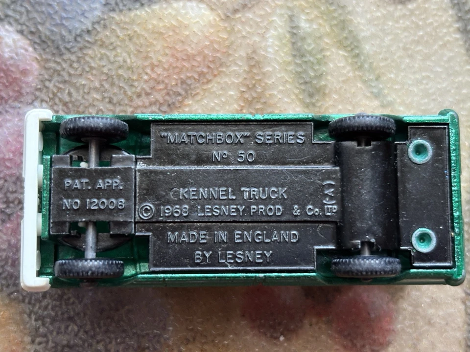 Vintage Matchbox 1968 No.50 Kennel Truck Green- ALL FOUR DOGS and Clear lid! - Image 4 of 4