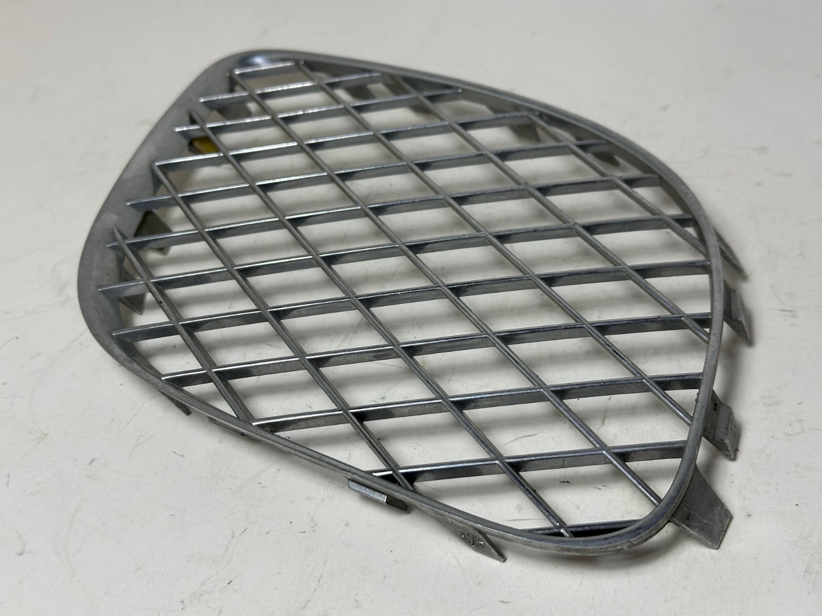 06-12 BENTLEY FRONT LOWER RIGHT RH PASSENGER GRILLE COVER CHROME 3W5807682F OEM