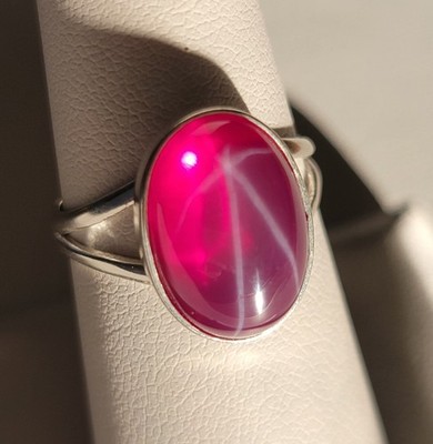 10 kt. Natürlicher Sechs Sterne roter Saphir 925 Strill Silber Ring Größe 7