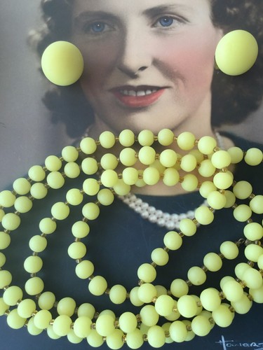 ANTIQUE VINTAGE YELLOW JADE GLASS BEAD NECKLACE OPERA FLAPPER LENGTH EARRINGS  - Bild 1 von 10
