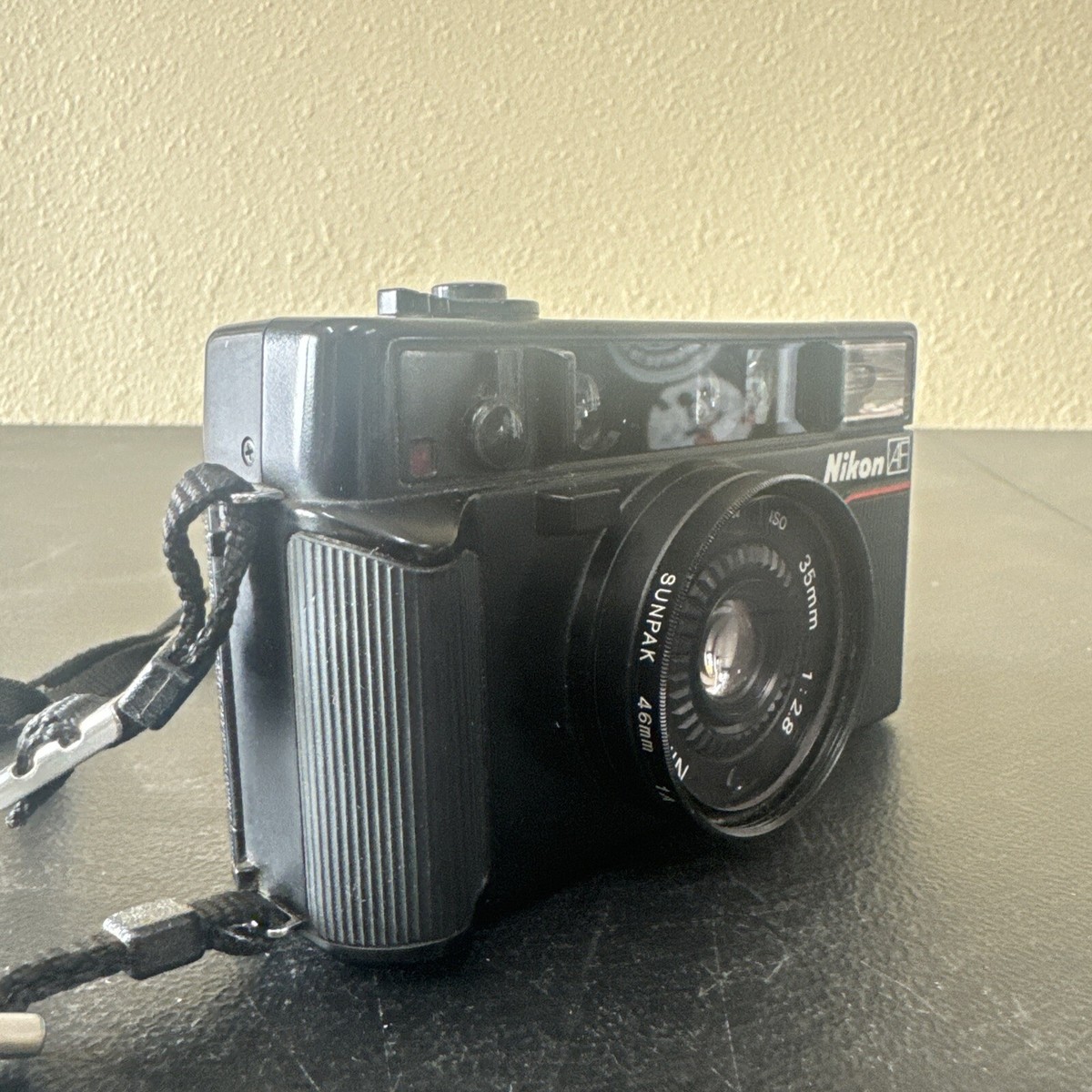 Nikon L35AF2 L35 AF2 One Touch 35mm Point and Shoot Function