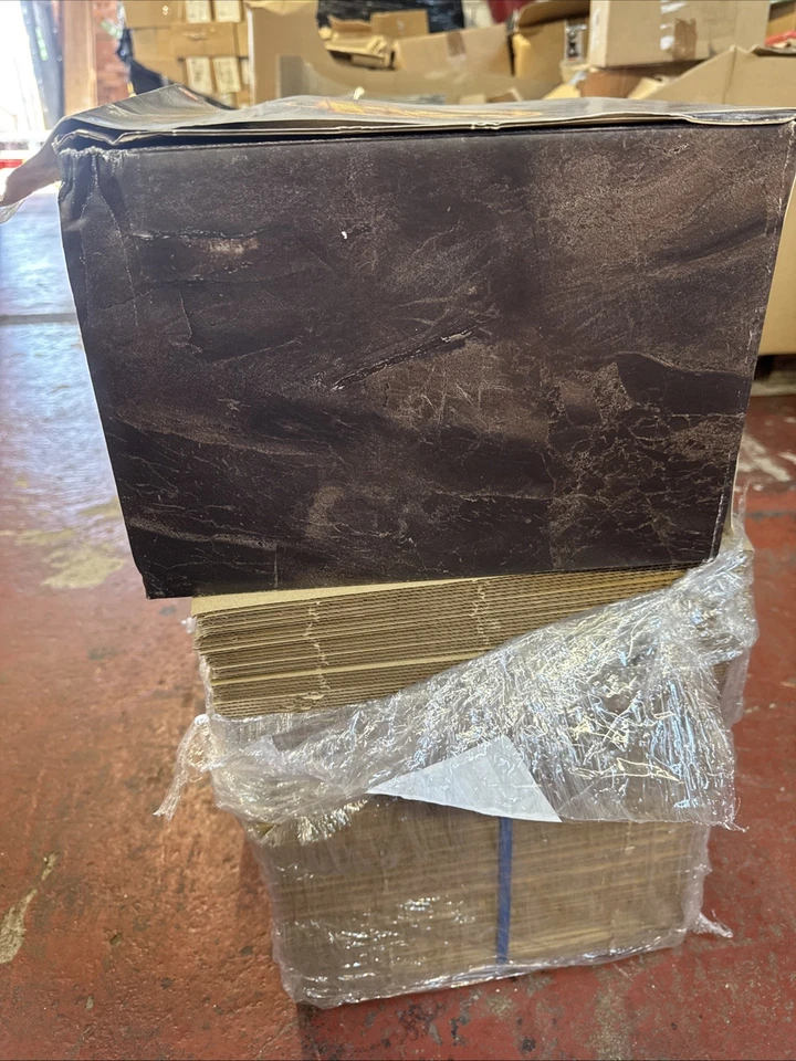 Jurassic World Ultimate Collection Premium Gift Set 4K UHD Blu-ray & Figure READ - Image 2 of 4