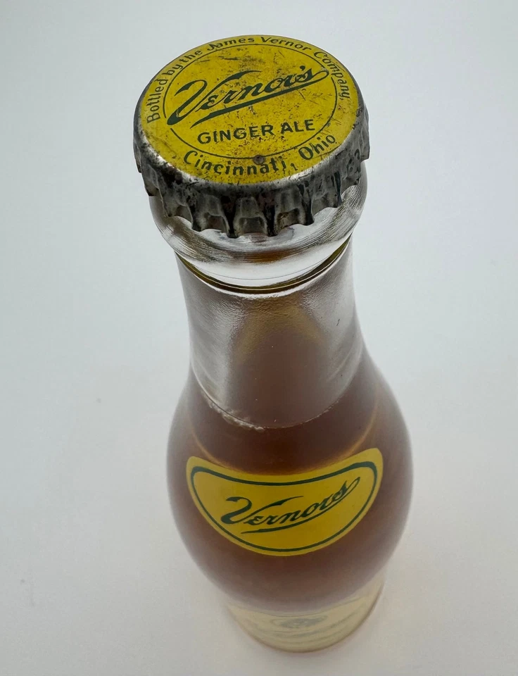 Botella de refresco Vernors vintage llena Foto 4 de 4