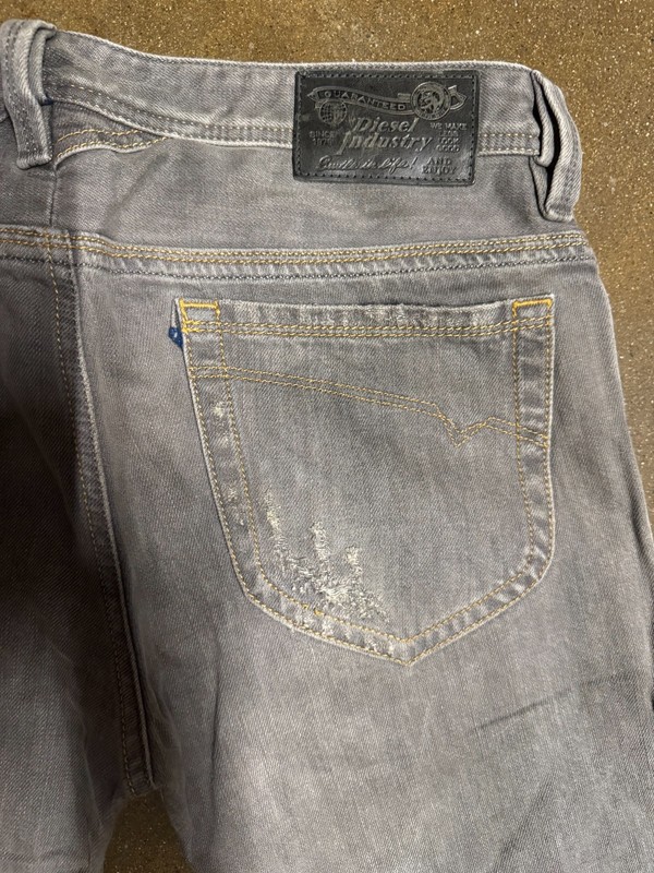 DIESEL INDUSTRY MEN DENIM THANAZ "SLIM-SKINNY" WASH 008S2 SIZE-31X32