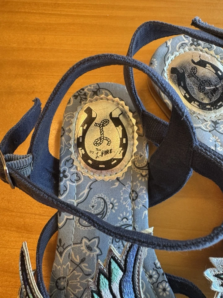 Sandalias Miss L Fire Y2K Bluebird bordadas para mujer vintage ModCloth talla 8-8,5 Foto 3 de 4