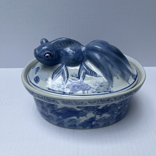 Williams Sonoma Blues Stoneware Koi Fish Covered Casserole Tureen Dish 9" x 6" - Picture 2 of 21