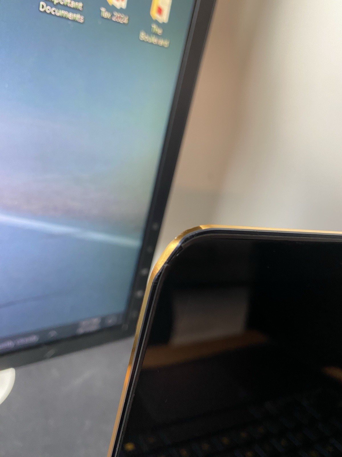 ASUS ZenBook 3 Deluxe, 14-Inch Laptop, with Intel Core i7 8th Gen., 512 GB SSD (Solid State Drive), Windows 10 Home