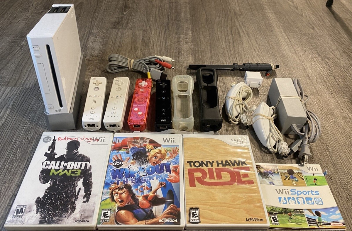 Nintendo Wii With 4 Games 4 Controllers and Accessories | eBay