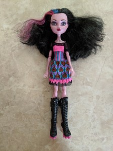 draculaura freaky fusion