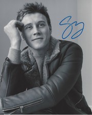 GEORGE MACKAY SIGNED AUTHENTIC 'CAPTAIN FANTASTIC' 8X10 PHOTO w/COA ACTOR 