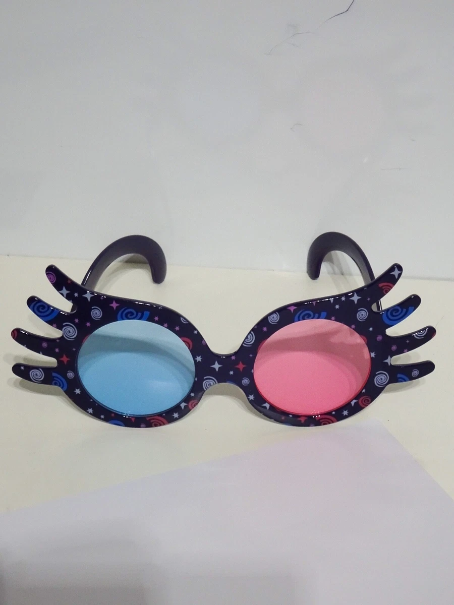 Lunettes de Luna Lovegood sur le doigt