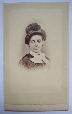 CDV schöne Dame von Appleby, Spalding Portrait blickt nach unten Feder Hut Mode