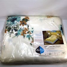 VTG White Floral Satin TRIM BLANKET Size 72"x95" New Package Cottagecore Sears