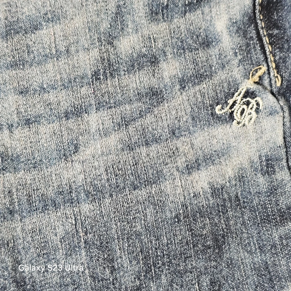 Apple Bottom Y2K Vintage WHISKERED Jean Shorts Women's Size 11/12 Embroidered - Image 3 of 4