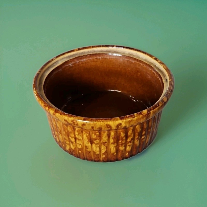 ANTIQUE BROWN DRIP GLAZE YELLOW WARE CASSEROLE BAKE SOUFFLE DISH  7" DIAMETER 