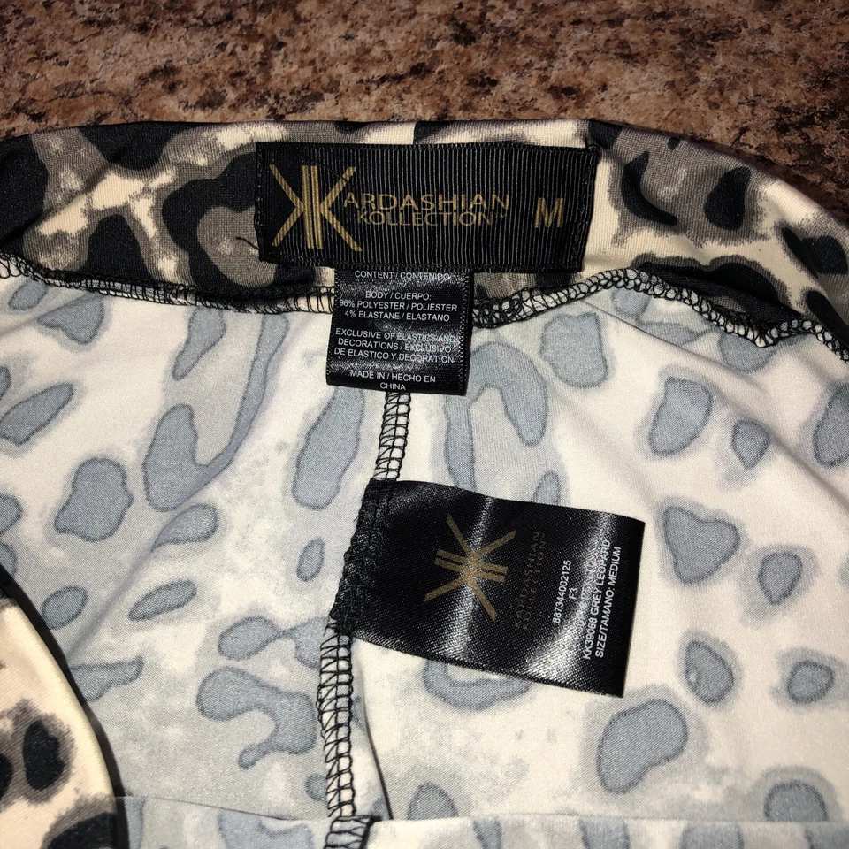 Leggings Talla M Colección Kardashian Estampado Leopardo Suave Elástico Foto 3 de 4