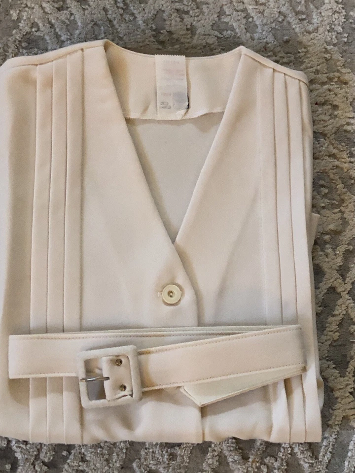 Blusa/jaqueta vintage Family Fashion da Avon manga longa botão para cima marfim tamanho 13/14 nova - Imagem 2 de 4