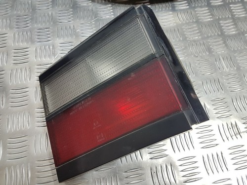 Volkswagen PASSAT B3 1991 Rücklicht Deckel 333945107 GUST4121