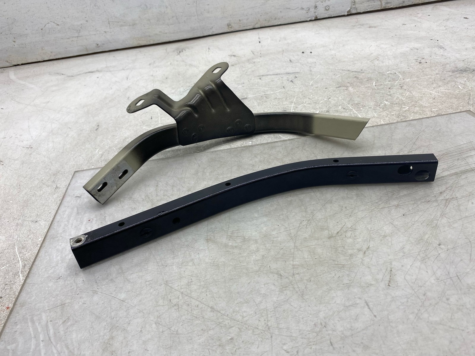 2016-2020 BENTLEY BENTAYGA OEM RH FRONT RIGHT HEADLIGHT LAMP BRACKET SET 2 PCS