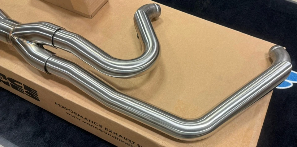 Escape completo de acero inoxidable Vance & Hines 2 en 1 Harley Davidson M8 Softail 2018-24 Foto 4 de 4