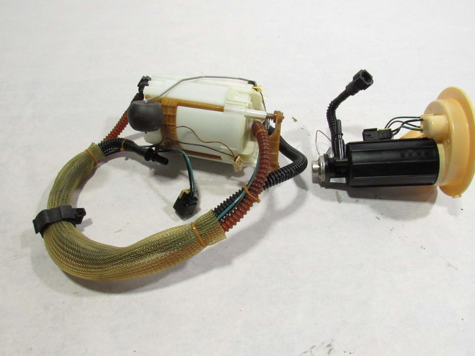 15-19 Ferrari 488 Spider 2017 Left Driver Fuel Gas Pump Level Sender Set ;@2