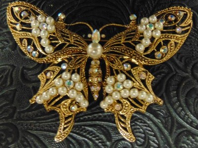 Pretty Gold Tone Clear Rhinestones and Pearls Butterfly Brooch
