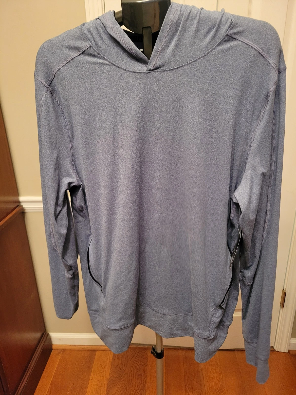 NWT Xersion Lightweight Hoodie Men Large Navy Melange Wickingpeached hand feel
Opens in a new window