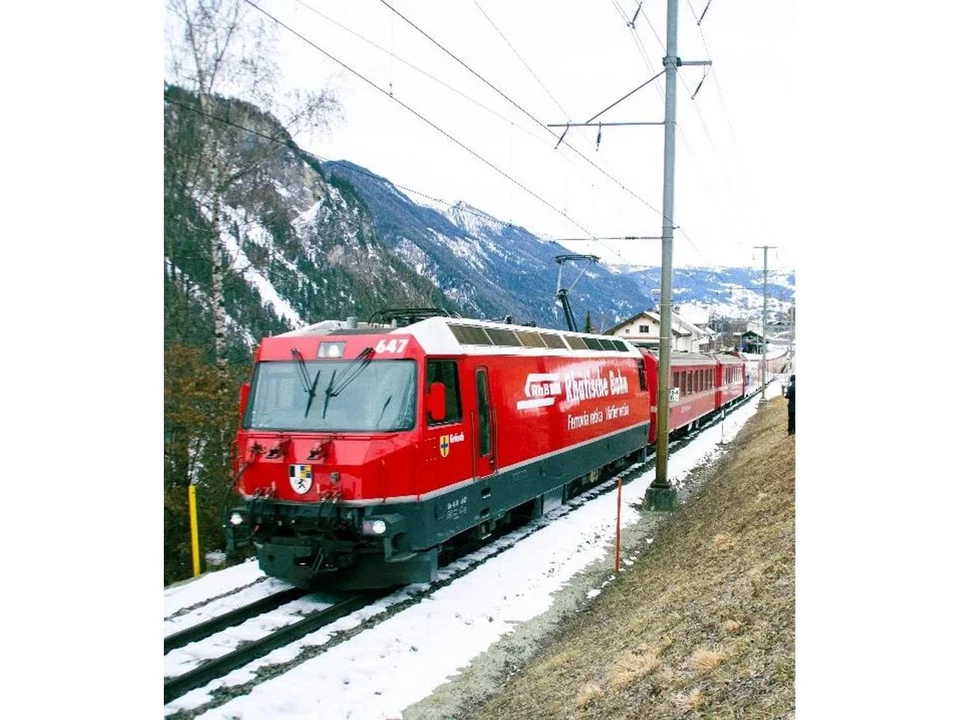 KATO 3101-7 N Scale Alpine Locomotive Ge4/4-Ⅲ 643 RhB Logo Railway Model Red - Image 3 of 3