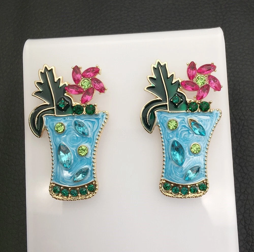 Flower outlet vase earrings