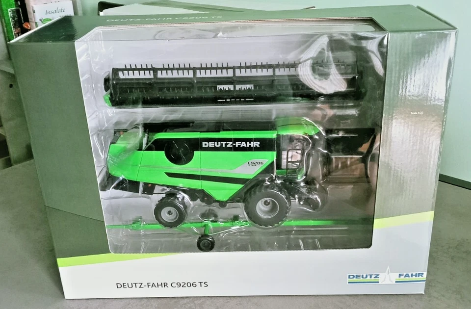 Universal Hobbies 1:32 - Mietitrebbia, Combine - Deutz-Fahr C 9206 TS - Immagine 4 di 4