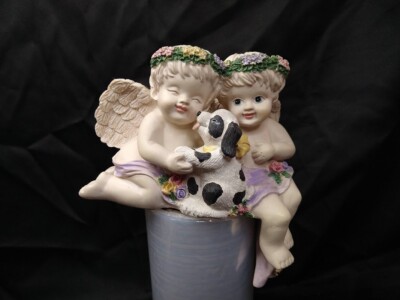 Cherub Music Box Shelf Sitting Angels W/Dog Tune '''Tea for Two''