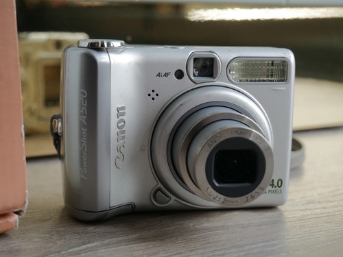 Vintage Canon PowerShot A520 Digital Camera - Photo 3/8