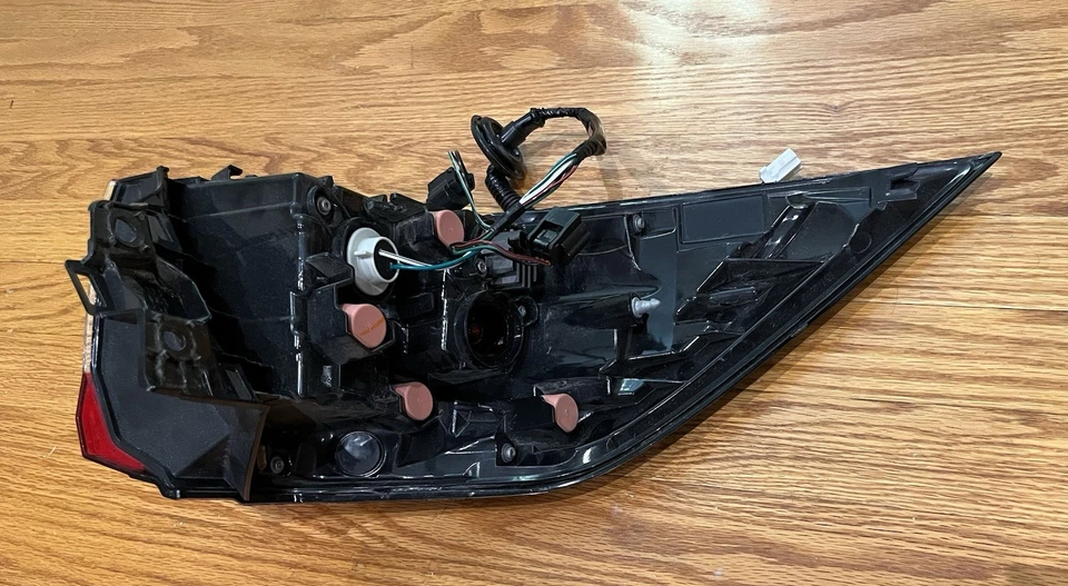 Luz trasera derecha Toyota RAV4 21-22, OEM - 140 - 81550-0r09000 Foto 2 de 3