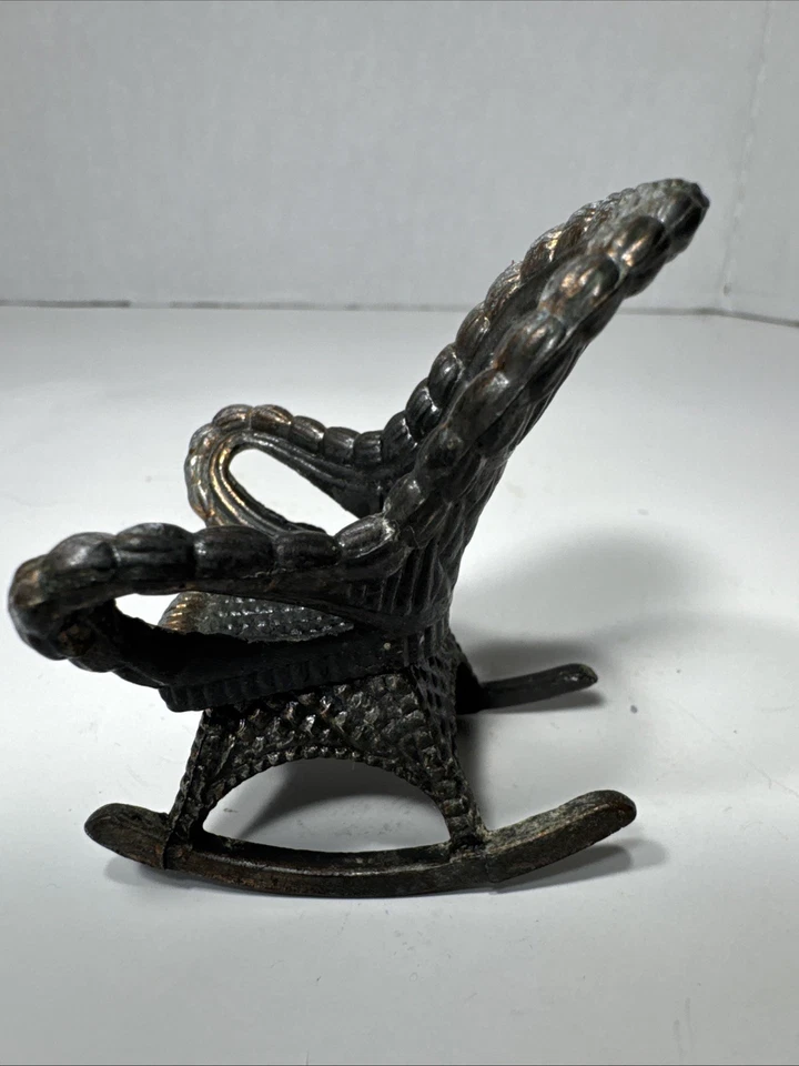 Mecedora mecedora vintage de metal fundido a presión para casa de muñecas DURHAM INDUSTRIES Foto 4 de 4