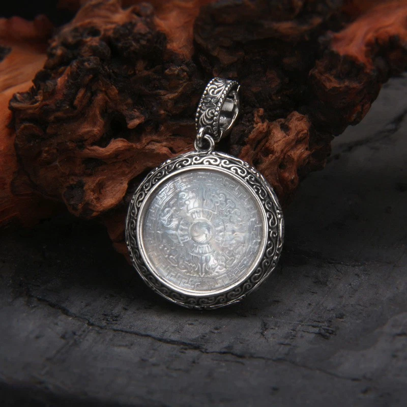 Colgante Dios Sol Reversible, Plata Tailandesa y Madreperla, Amuleto Rueda Dharma Foto 2 de 4