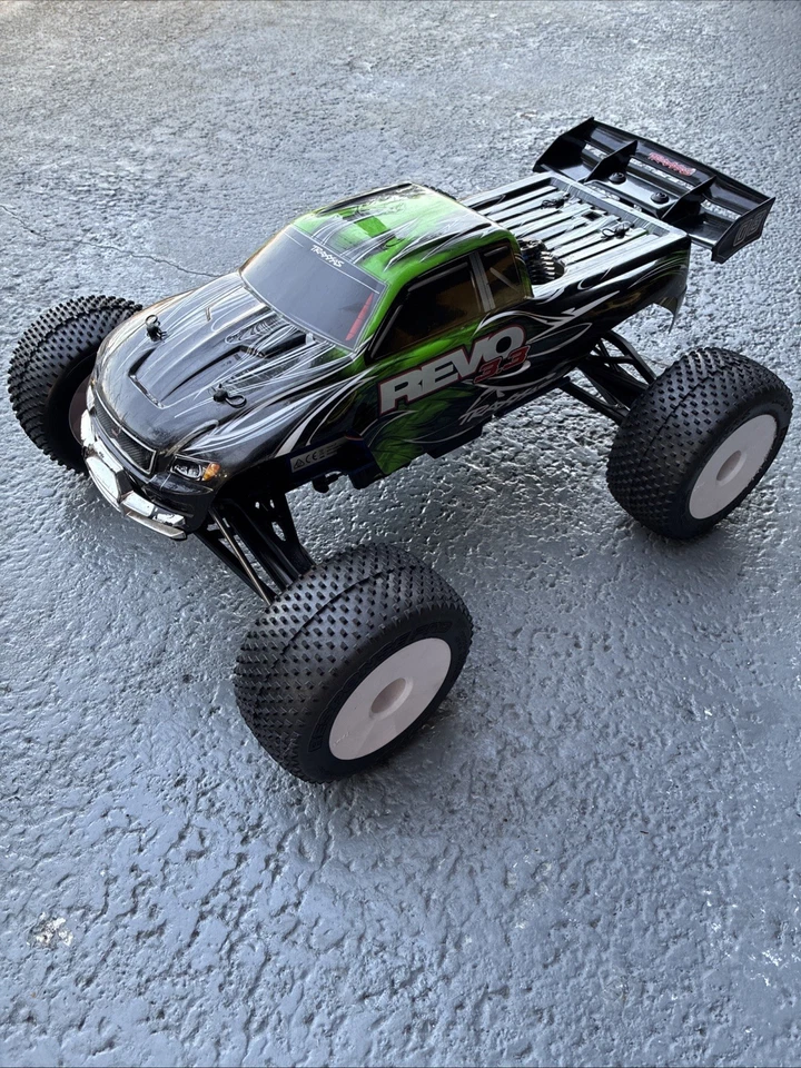 Traxxas Revo 3.3 TQi TSM Newest Model 1/10 Nitro Monster Truck Response Pro Plat - Image 2 of 4