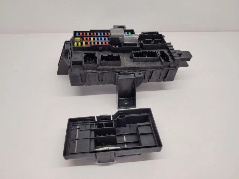 Ford Expedition Navigator 2010 caja de fusibles relé bloque de conexiones OEM AL1T15604AD Foto 2 de 4