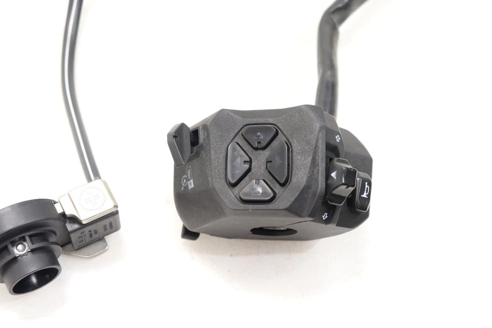 21-24 APRILIA RSV4 OEM CLIP IZQUIERDO EN MANGO BOCINA SEÑALES INTERRUPTOR TRACCIÓN Foto 3 de 4