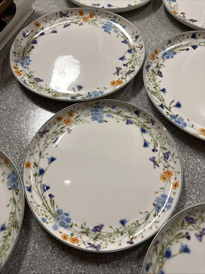 Conjunto de quatro pratos de jantar florais Mikasa Quinn Bone China 11”, três 9” - Imagem 4 de 4